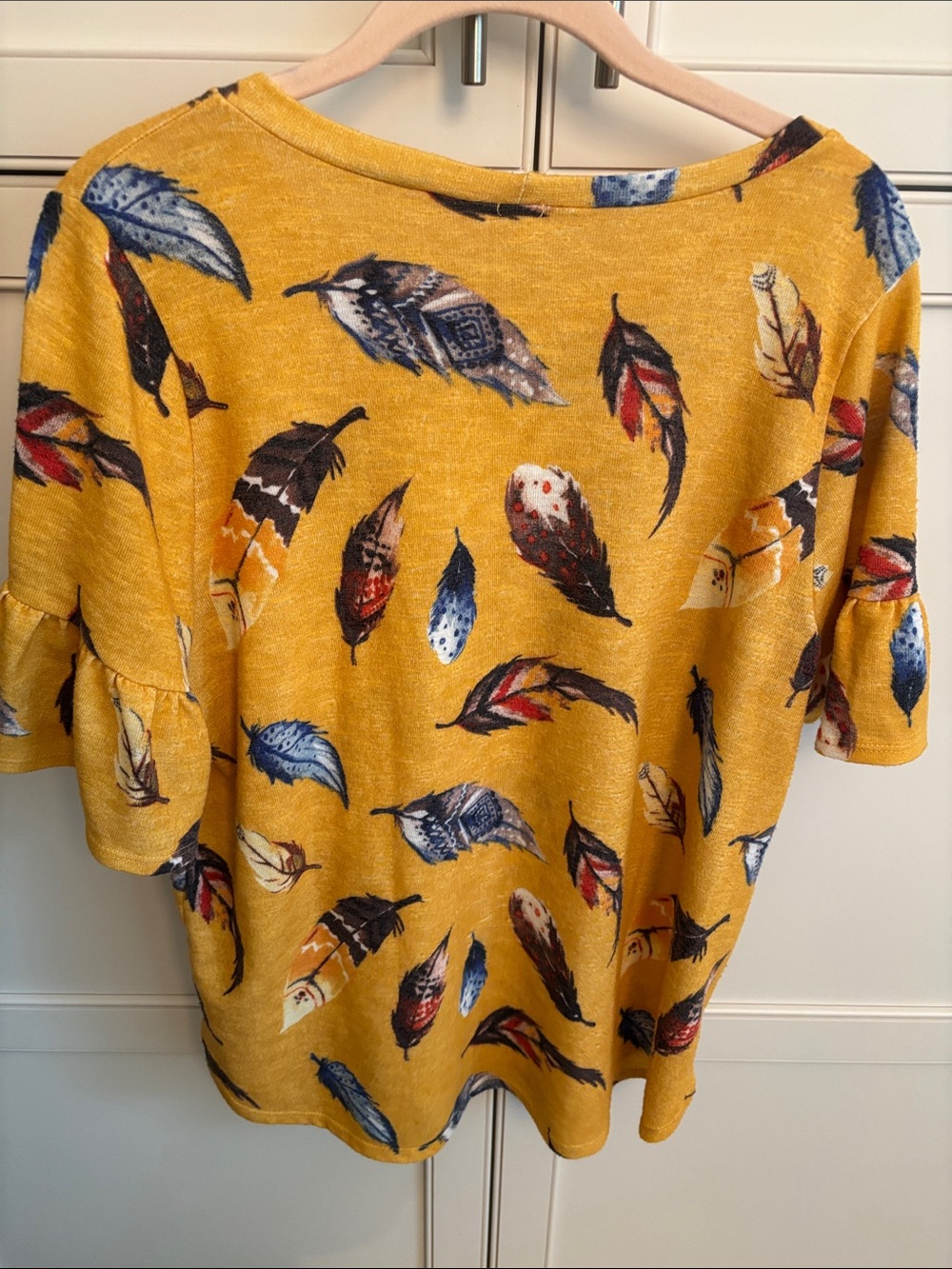 I Joah Mustard Feather-Print Short Sleeve Ruffle Tee. L - Picture 3 of 3